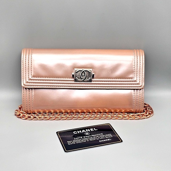 🩷CHANEL Rose Gold Quilted Patent Leather Wallet/Clutch🩷 - Picture 3 of 17